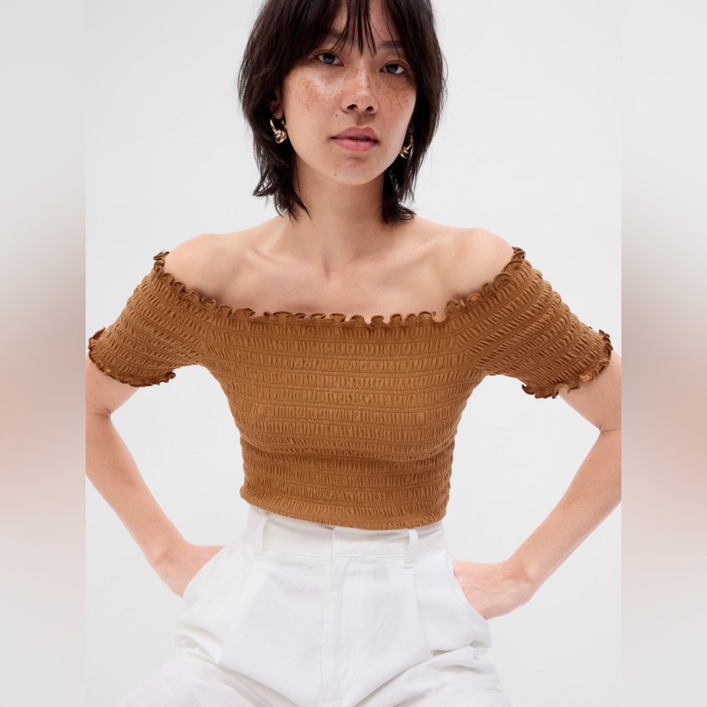 GAP NWT‎ Smocked Off-Shoulder Top - Tumeric Brown